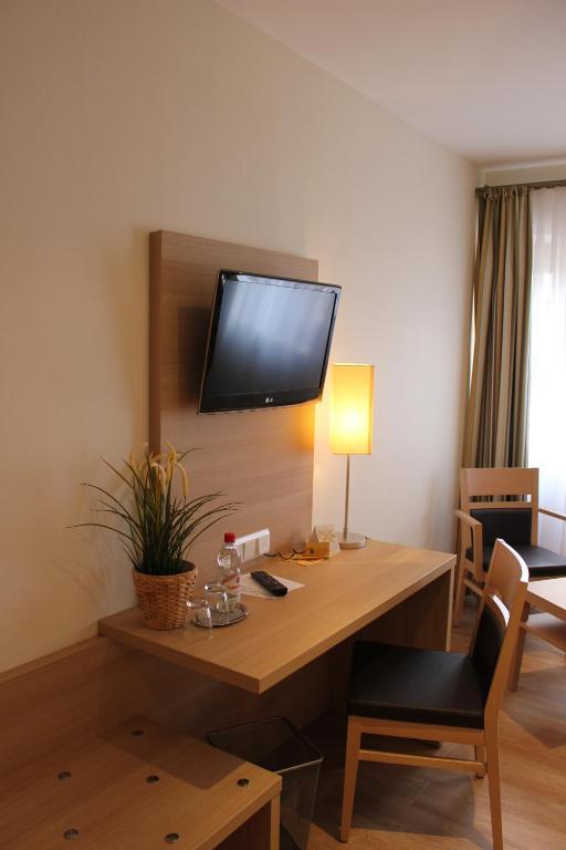 Gasthof Weisses Ross Kleinostheim Chambre photo